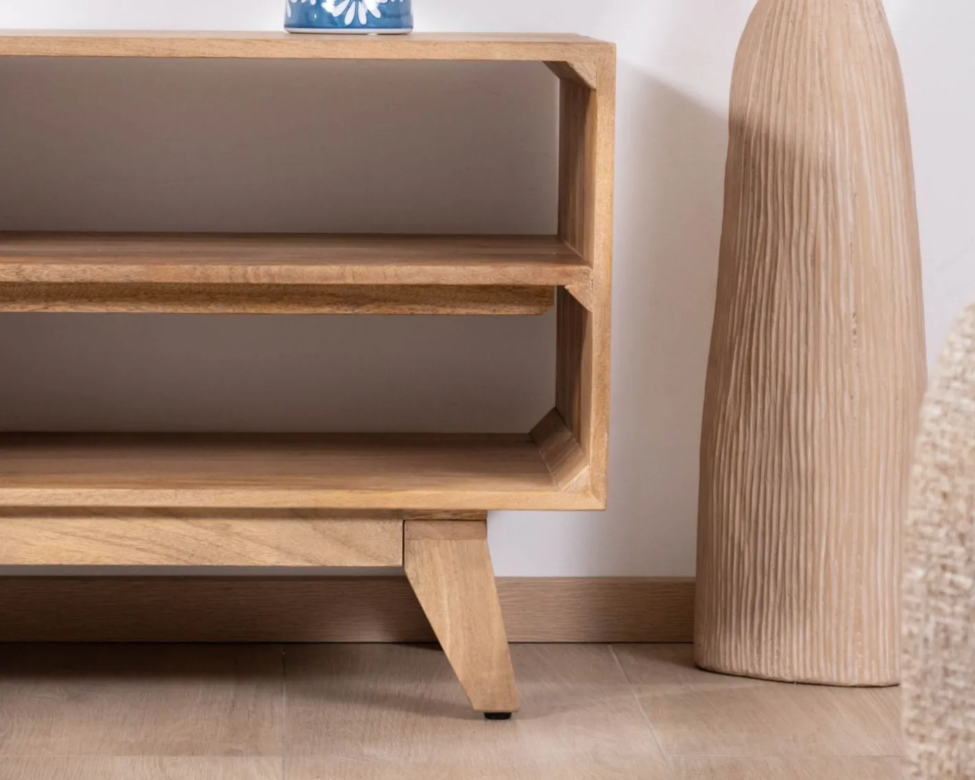 Clearance Meuble TV 170 cm en manguier massif style scandinave "Elyka" avec double porte et niches Meuble Télé