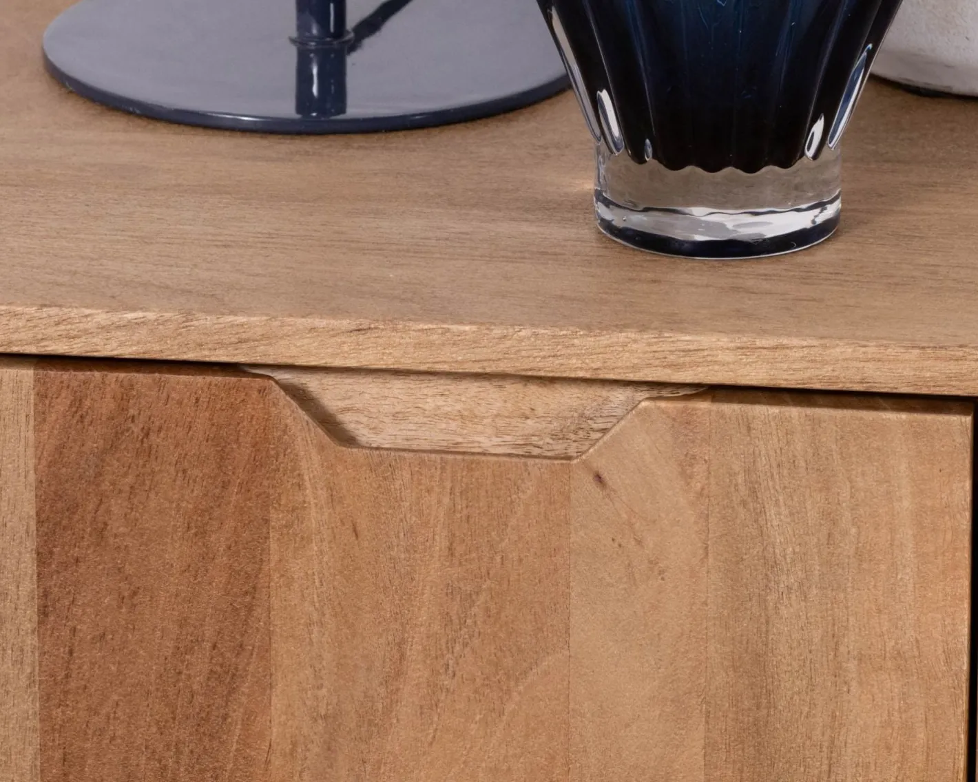 Clearance Meuble TV 170 cm en manguier massif style scandinave "Elyka" avec double porte et niches Meuble Télé