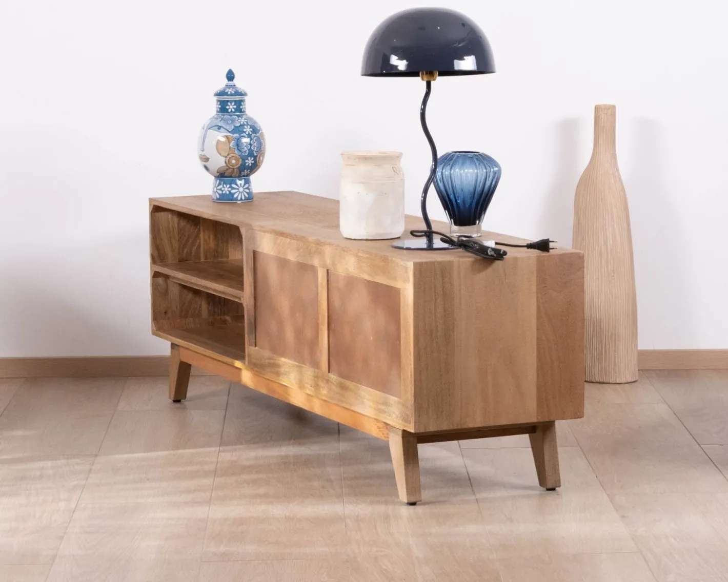 Clearance Meuble TV 170 cm en manguier massif style scandinave "Elyka" avec double porte et niches Meuble Télé