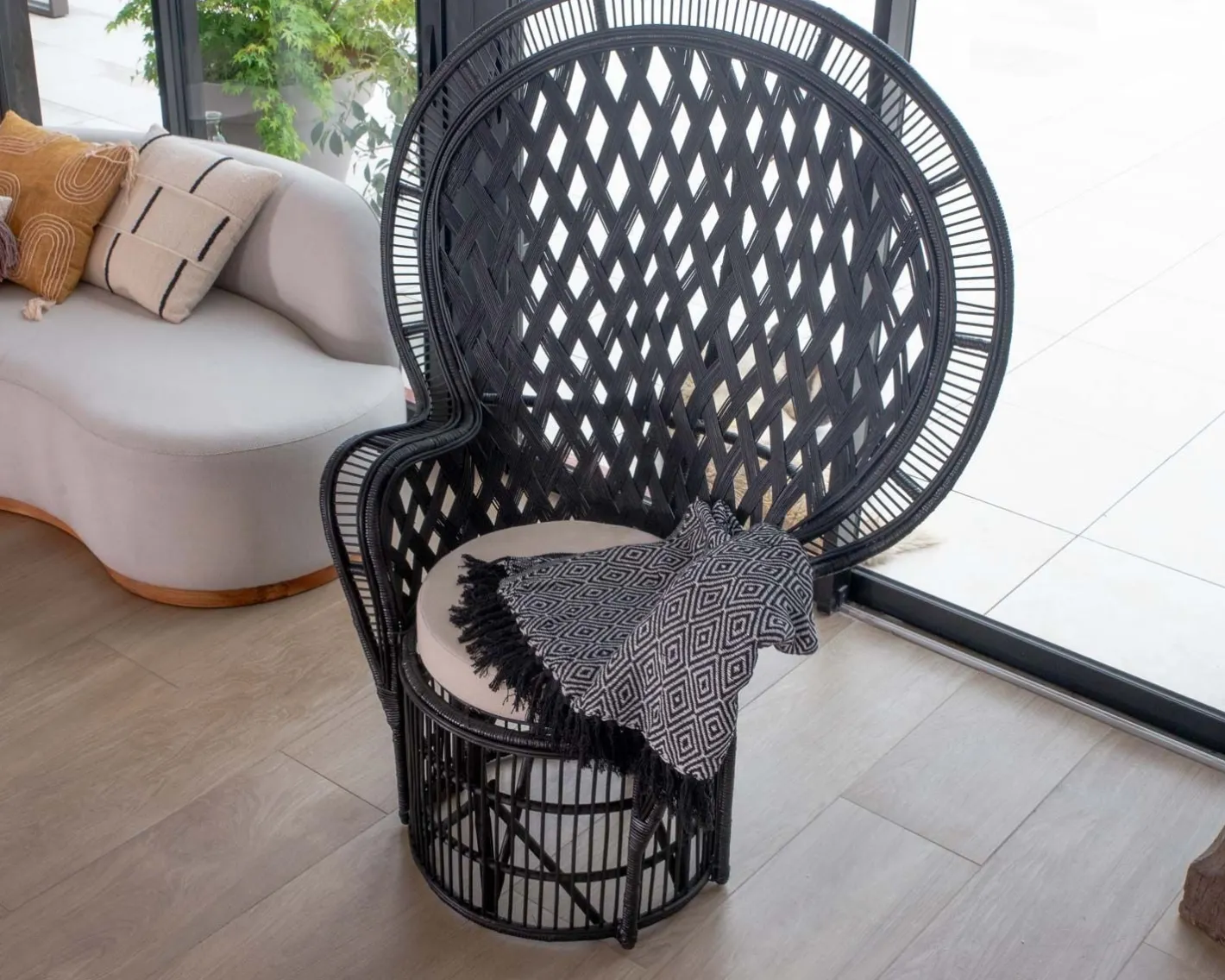Original fauteuil style Pomare en rotin tressé noir "Taïpa Beach" Fauteuil|Fauteuil De Jardin