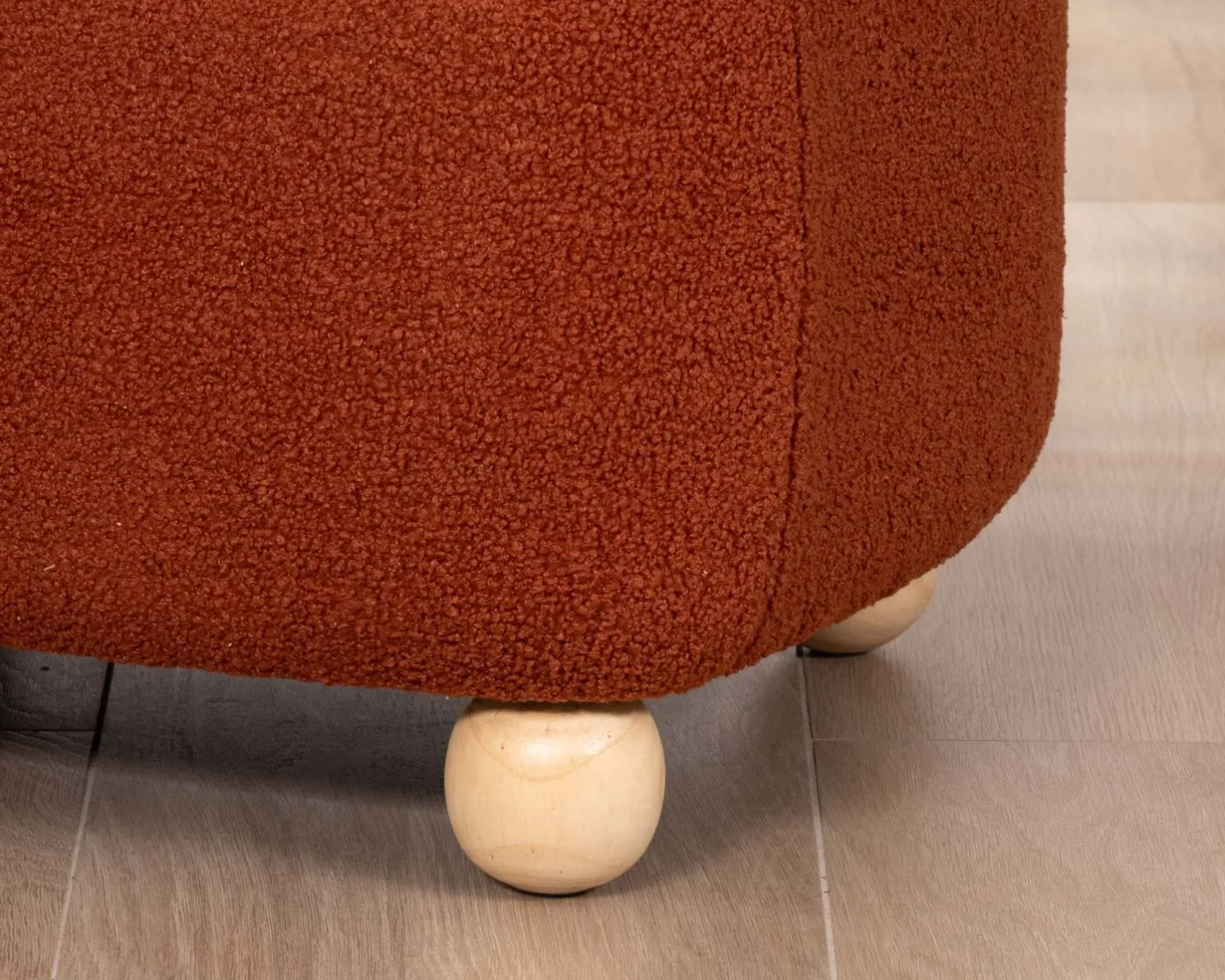 Clearance Petite chauffeuse enveloppante design vintage "Wala" en tissu terracotta Fauteuil