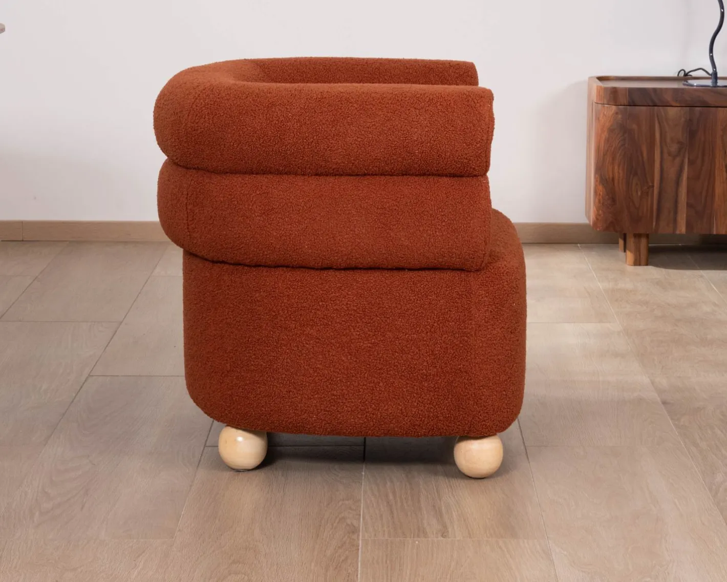 Clearance Petite chauffeuse enveloppante design vintage "Wala" en tissu terracotta Fauteuil