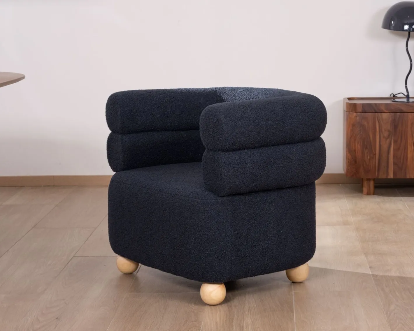 Petite chauffeuse enveloppante en tissu bleu foncé "Wala" Fauteuil