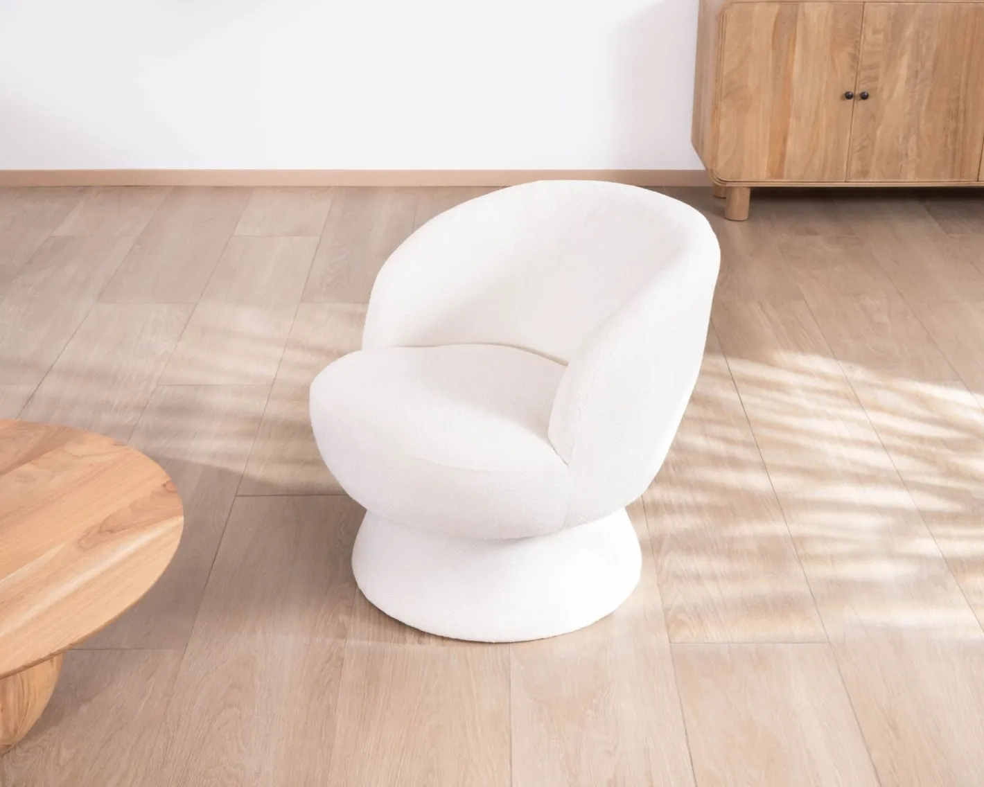 Petite chauffeuse tournante 360° en tissu chenillé blanc "Ladoga" Fauteuil