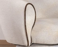 Outlet Petit fauteuil lounge en tissu bouclette blanc cassé "Sweet Culture" design enveloppant Fauteuil