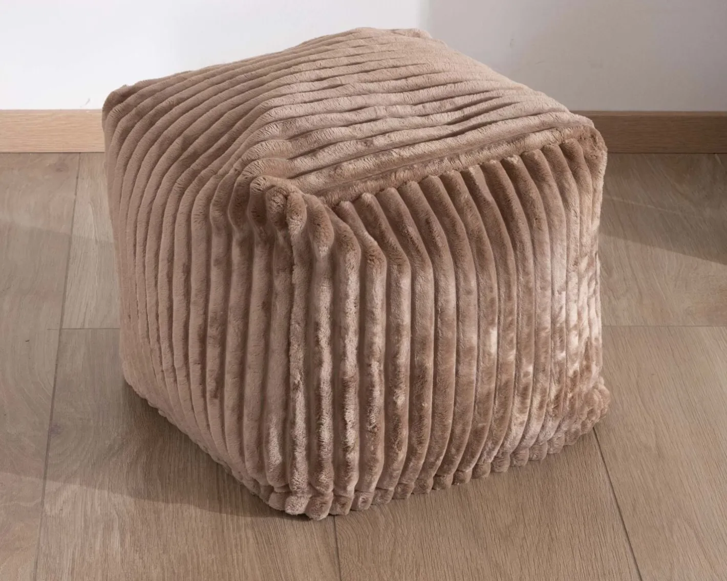 New Petit pouf carré en velours camel "Lizard" Décoration