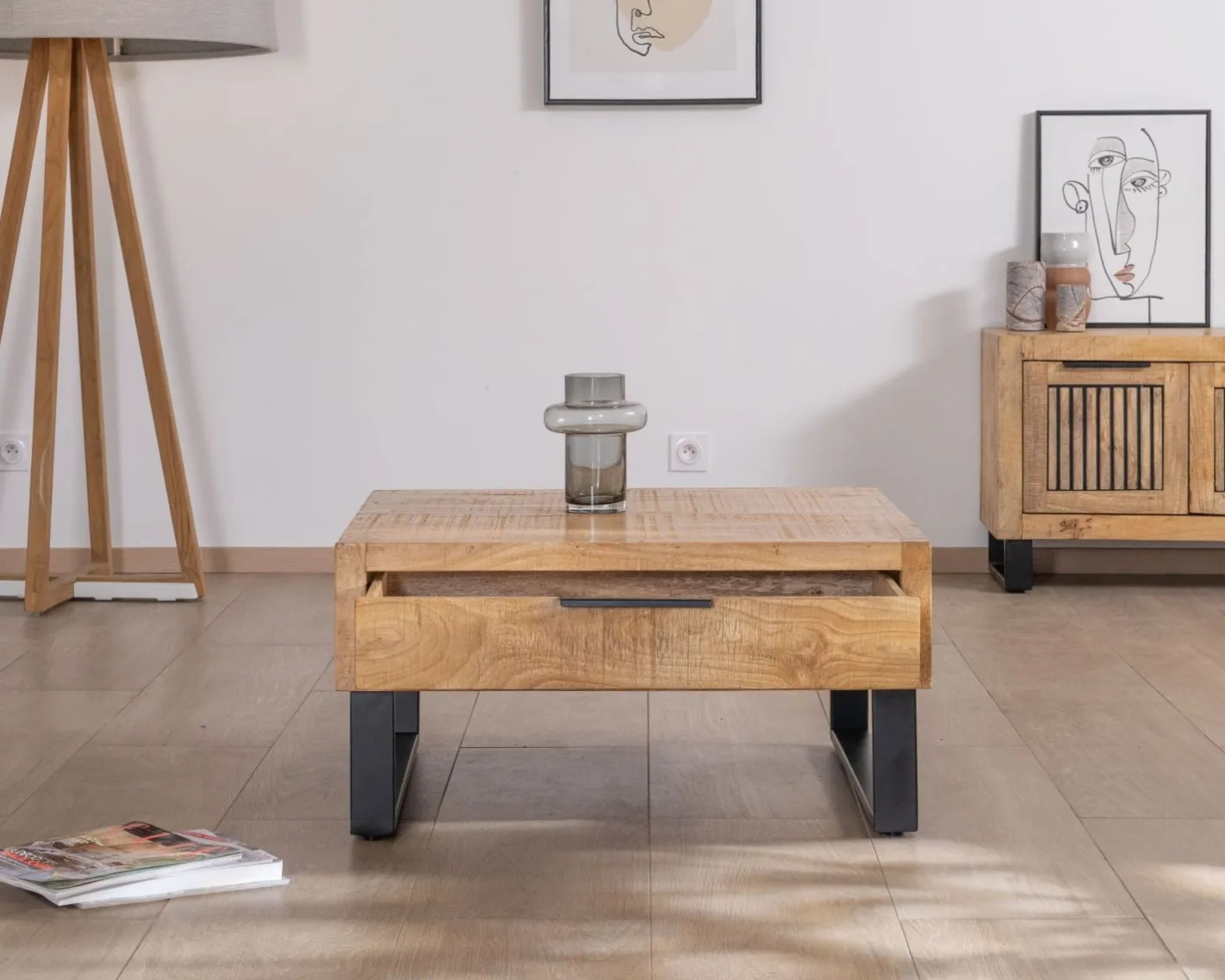 Hot Table basse carrée 80 cm en manguier et pieds métal "Manoha" avec grand tiroir Table Basse Carrée