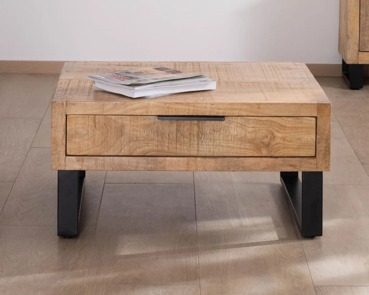 Hot Table basse carrée 80 cm en manguier et pieds métal "Manoha" avec grand tiroir Table Basse Carrée
