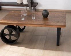 Online Table basse en bois de récupération avec roues en métal 