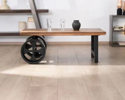 Online Table basse en bois de récupération avec roues en métal 
