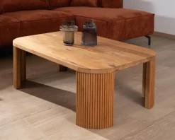 Table basse épurée avec pieds cannelés style rétro en chêne huilé