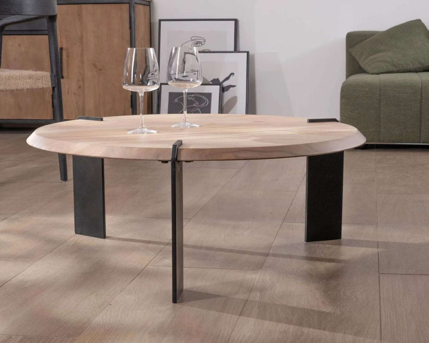 Outlet Table basse ronde design en acacia et 3 pieds métal noir "Shelley" Table D'Appoint|Table Basse Ovale Ou Ronde
