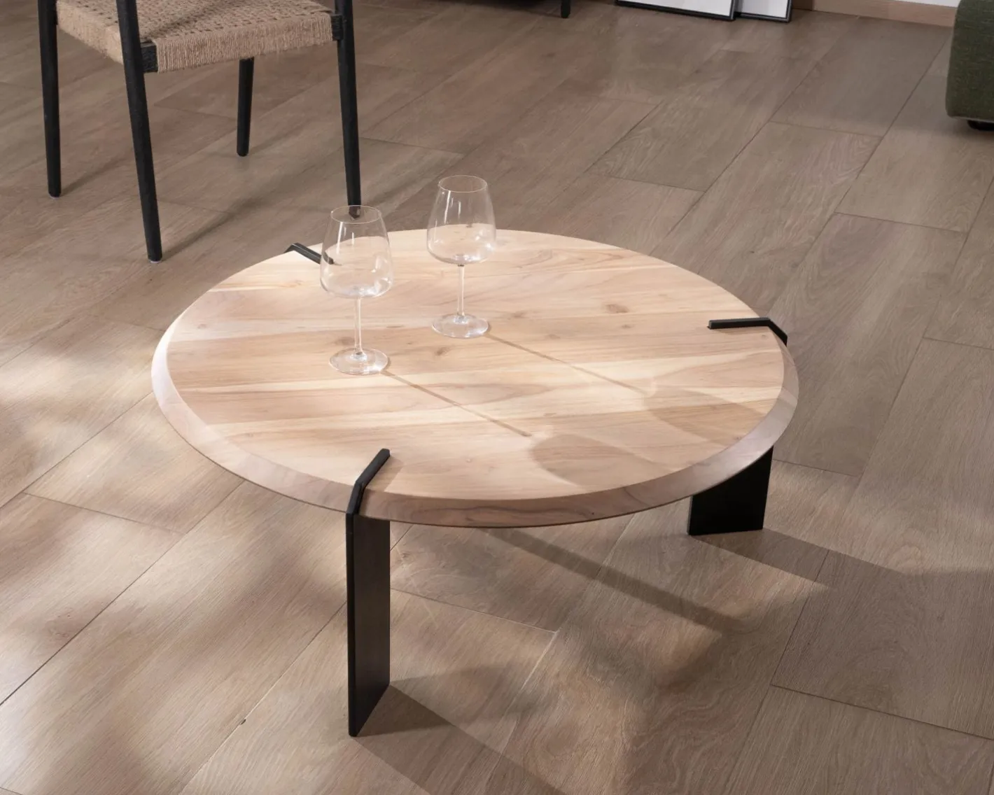 Outlet Table basse ronde design en acacia et 3 pieds métal noir "Shelley" Table D'Appoint|Table Basse Ovale Ou Ronde