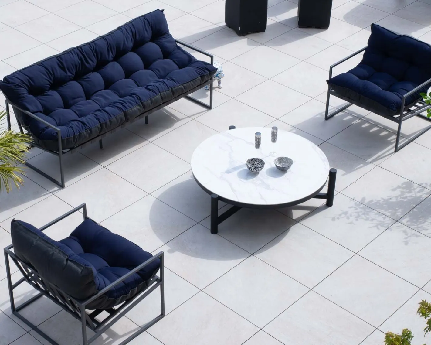Clearance Table basse ronde en céramique et aluminium, diam. 126 "Sokha Beach" Table Basse Ovale Ou Ronde