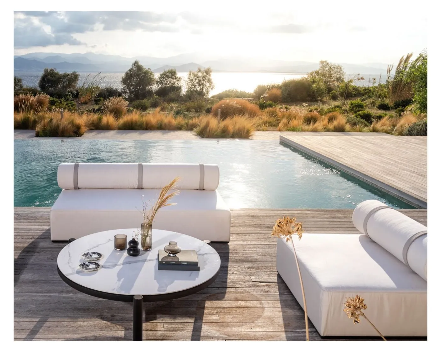 Clearance Table basse ronde en céramique et aluminium, diam. 126 "Sokha Beach" Table Basse Ovale Ou Ronde