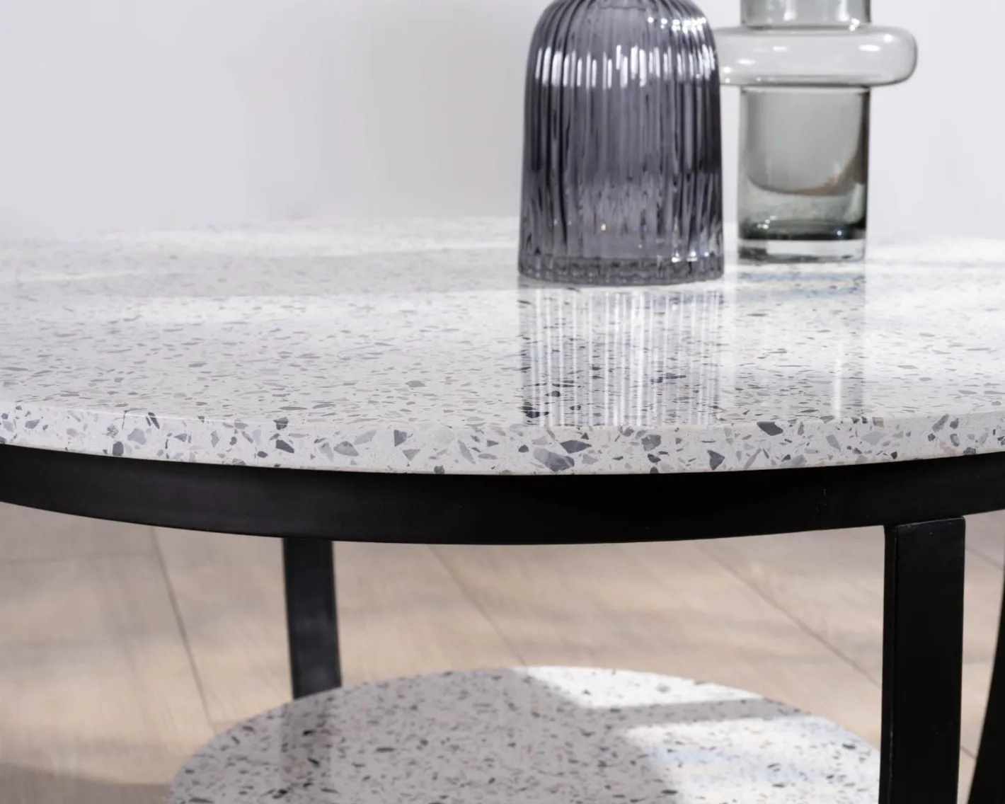 Online Table basse ronde en terrazzo blanc et métal noir "Galatée" Table Basse Ovale Ou Ronde