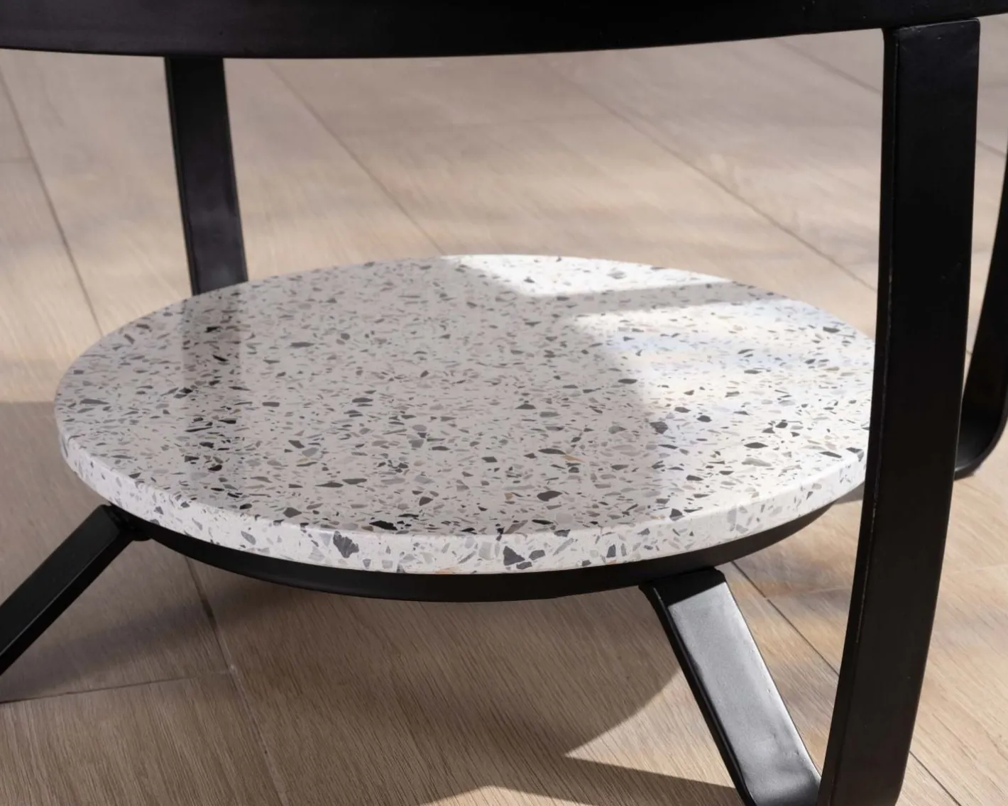 Online Table basse ronde en terrazzo blanc et métal noir "Galatée" Table Basse Ovale Ou Ronde