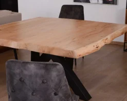 Sale Table carrée 150x150 cm acacia naturel massif et métal noir 