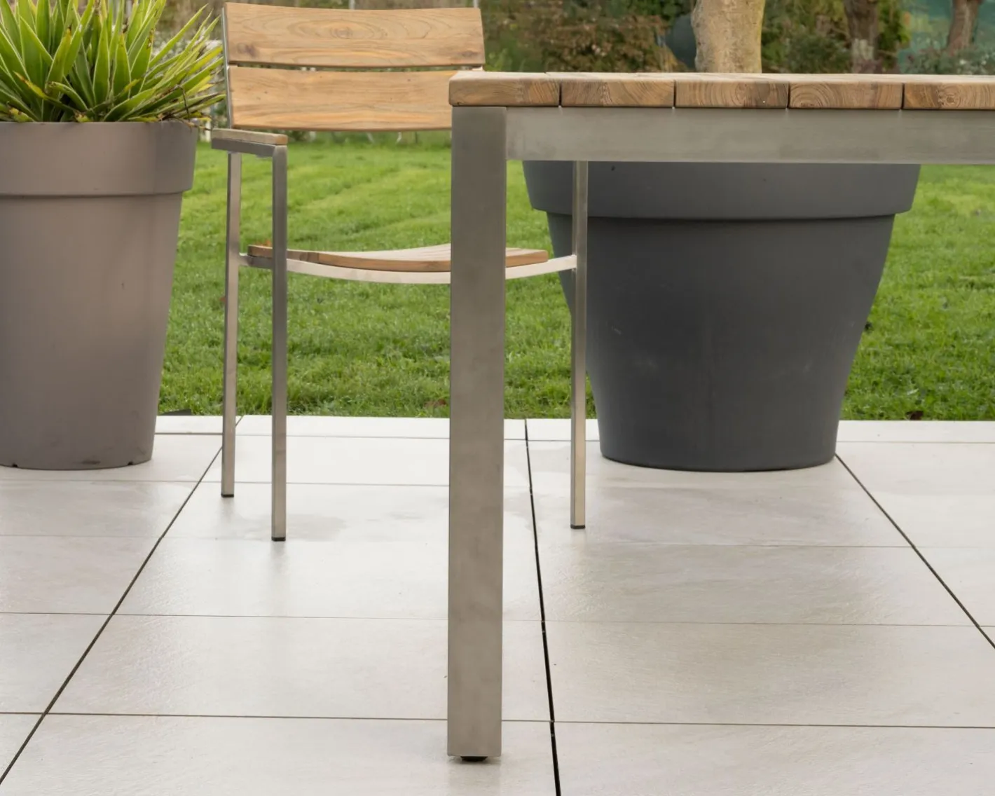 Table de jardin extensible 160 à 220 cm design contemporain "Melta" en teck et acier inoxydable Table À Manger Carrée
