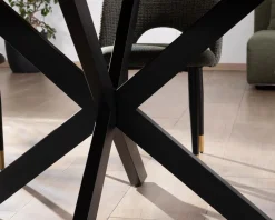 Table de repas carrée 140cm acacia finition chevrons pieds métal noir croisés "Géonidum" Table À Manger Carrée