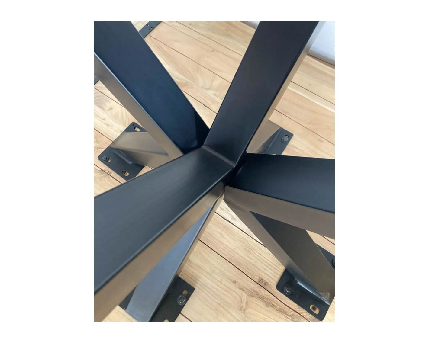 Outlet Table de repas carrée 140 cm en acacia et pieds mikado métal "3D" Table À Manger Carrée