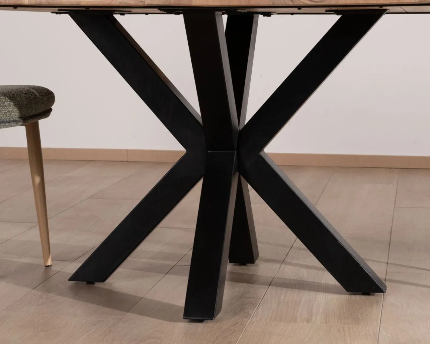Discount Table de repas carrée 120 cm en acacia et pieds croix métal "3D" Table À Manger Carrée