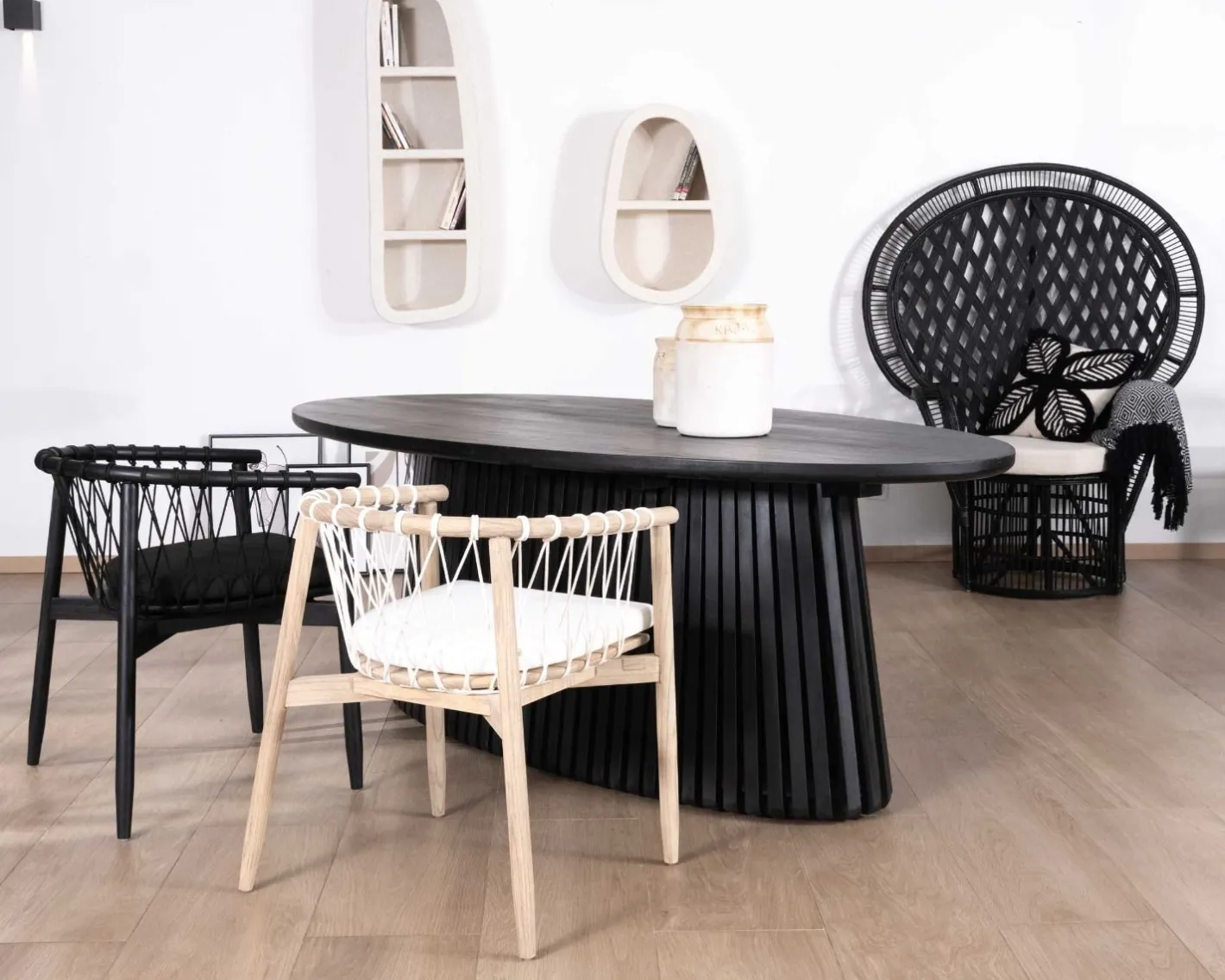 Clearance Table de repas ovale 210 cm en teck noir pied central ajouré "Dutipi" Table À Manger Ronde Ou Ovale