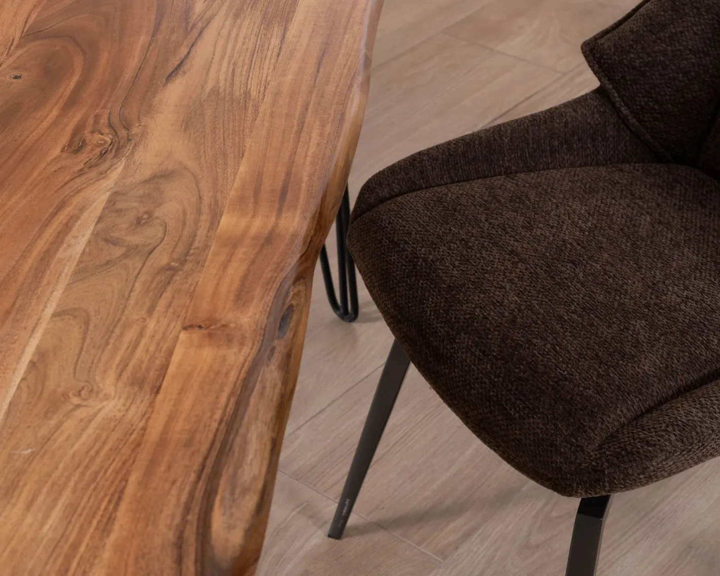 Sale Table de repas épurée et design en acacia et pieds métal "Wendy" 180 cm Table À Manger Rectangulaire