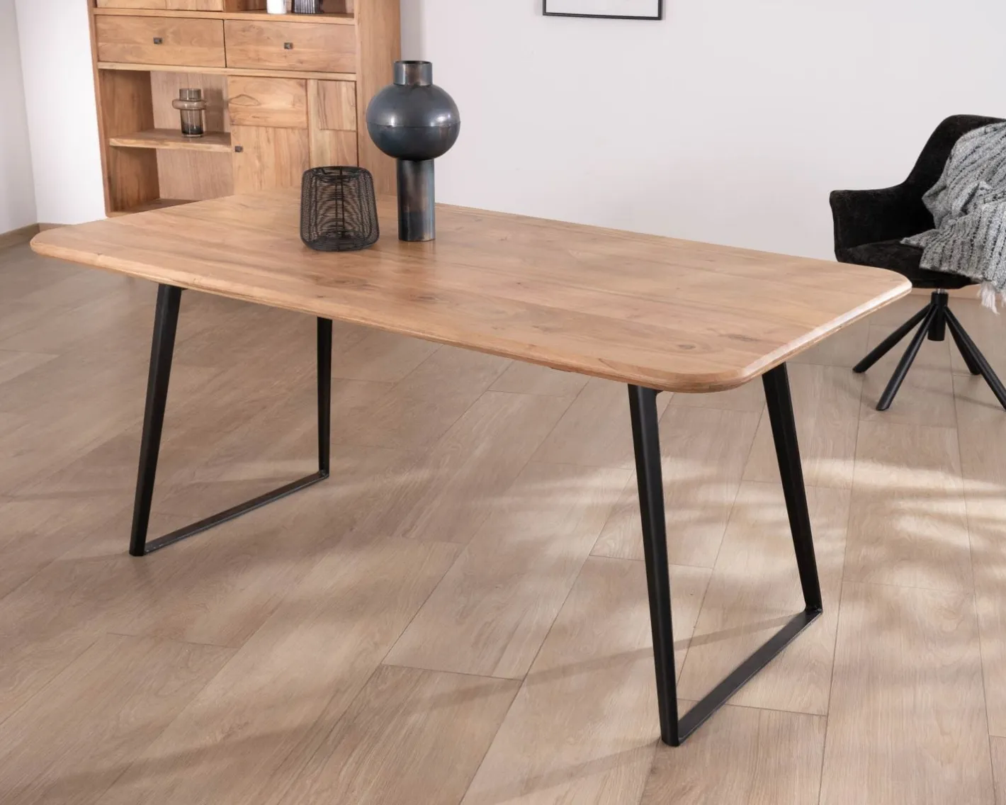Hot Table de repas rectangulaire design aéré en acacia et piètement métal noir "Puzzle" 175 cm Table À Manger Rectangulaire