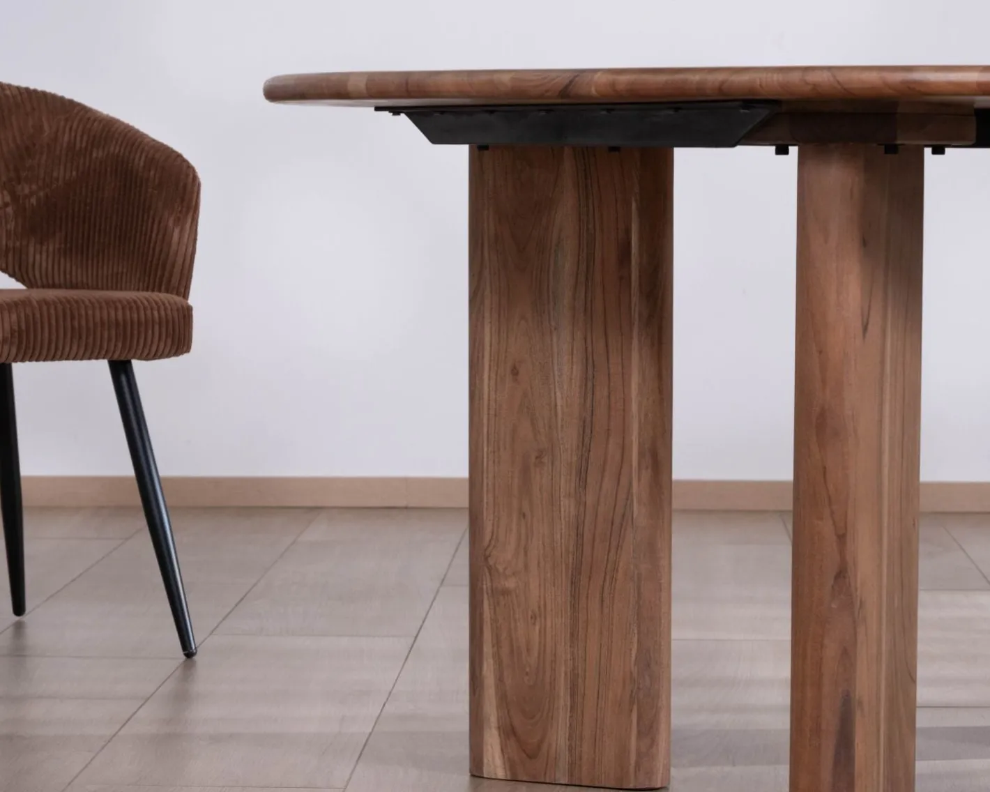 Outlet Table de repas ronde style japandi "Yona" 150 cm Table À Manger Ronde Ou Ovale