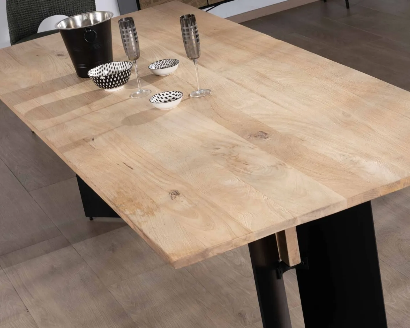 Discount Table de salle à manger manguier massif 240cm piètement design bois et métal noir "Saturne coeval" Table À Manger Rectangulaire