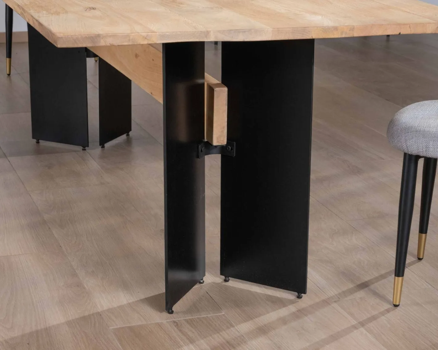 Discount Table de salle à manger manguier massif 240cm piètement design bois et métal noir "Saturne coeval" Table À Manger Rectangulaire
