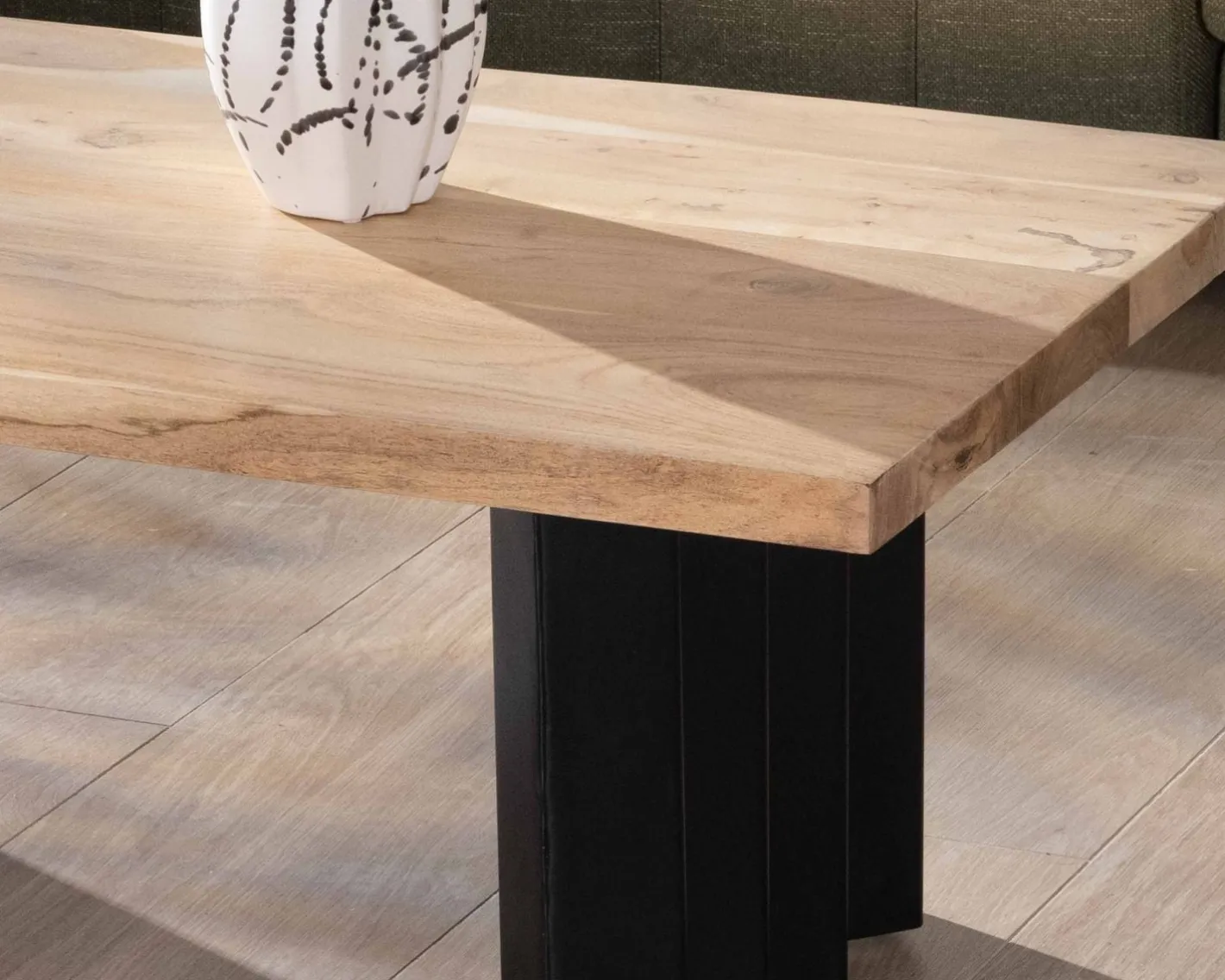 Discount Table de salon design en acacia naturel et pieds métal plissés "Audacio" Table Basse Rectangulaire