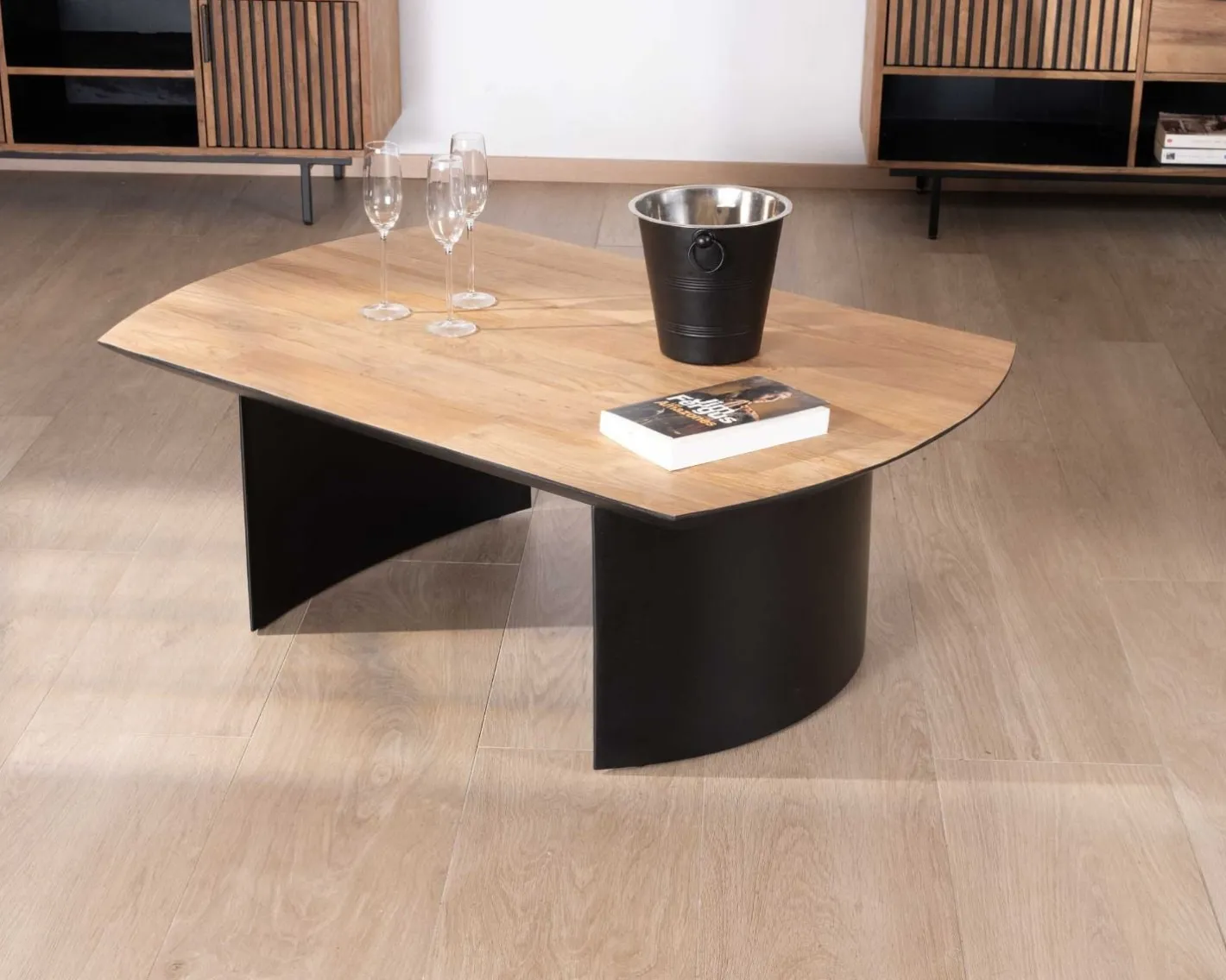 Best Table de salon en teck recyclé et pieds demi sphère en métal noir "Troms" 120 cm Table Basse Rectangulaire
