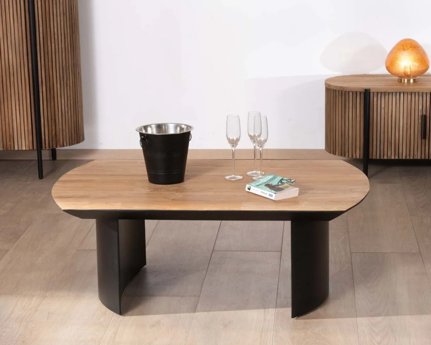 Best Table de salon en teck recyclé et pieds demi sphère en métal noir "Troms" 120 cm Table Basse Rectangulaire