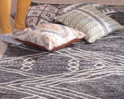 Clearance Tapis en laine et coton noir motif ethnique 