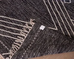 Clearance Tapis en laine et coton noir motif ethnique 