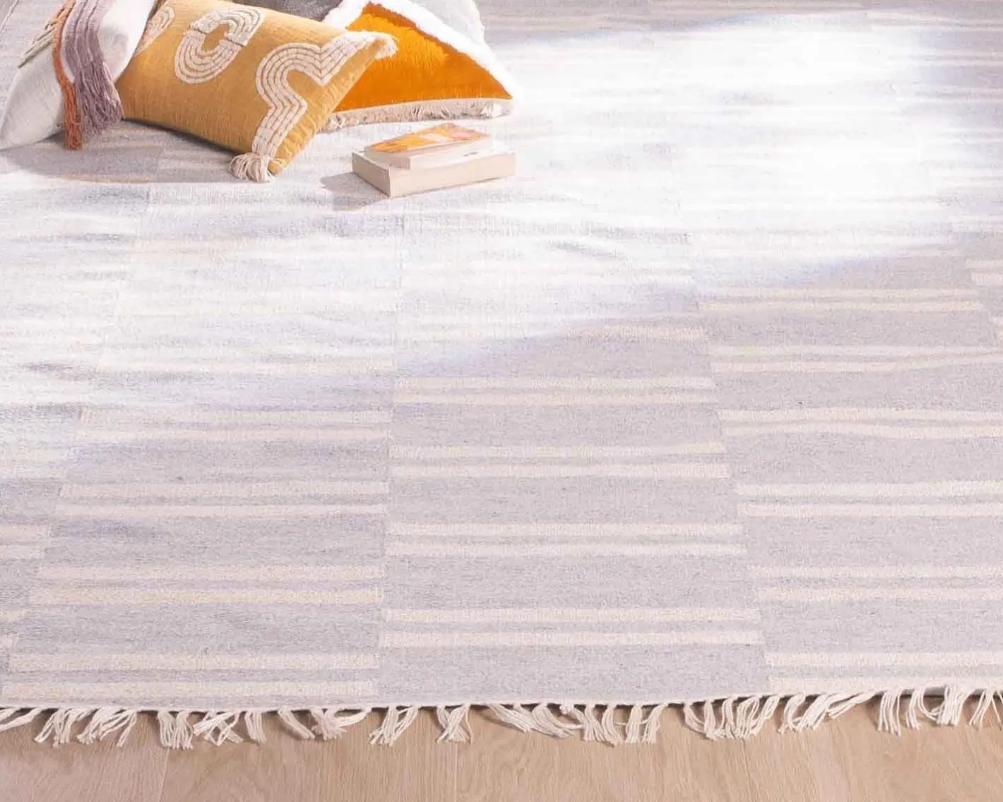 New Tapis rayé bleu clair et crème "Ethnic" dimensions 120x180 cm Décoration