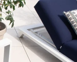Transat haut de gamme bleu et blanc "Nusa Pedina" tissu Sunbrella Bain De Soleil